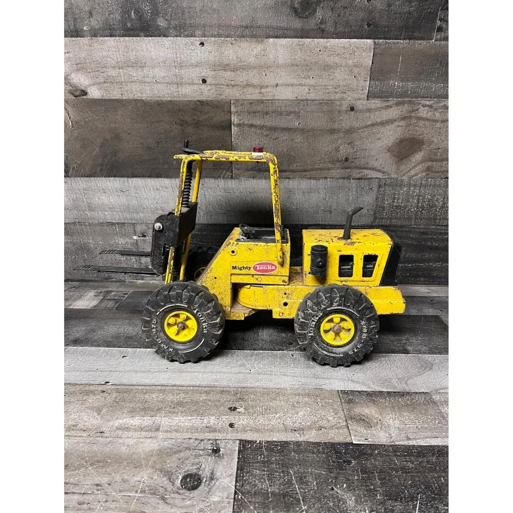 Vintage Tonka Mighty Forklift Pressed Steel Toy Construction Vehicle Yellow